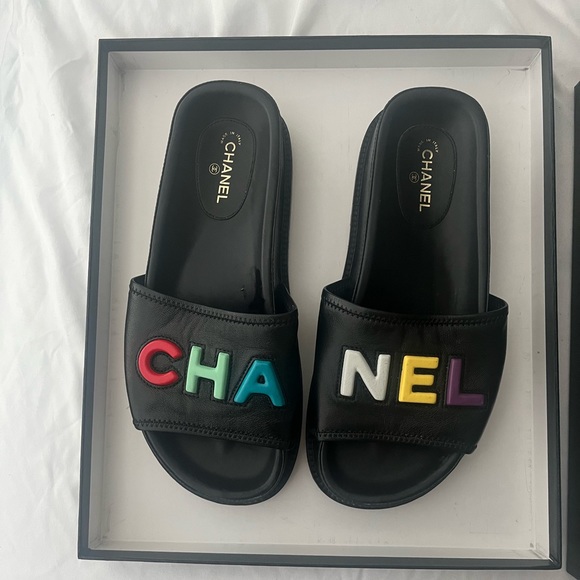 Authentic Chanel Logo Slides Size 38 Gently Used True to Size - Picture 1 of 7